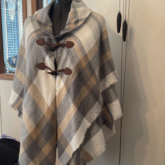 Shawl One Size! Warm! Only tryed on! Brand new - Picture 4 of 4